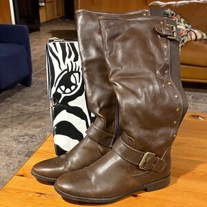 Pink & Pepper chocolate Brown jrzoomin buckle boots